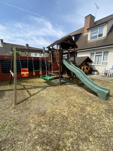 Wooden play frame with 6 - tp,
